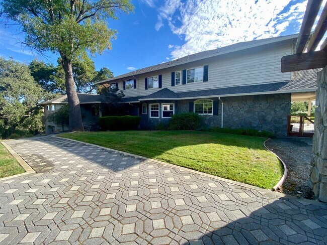 Foto del edificio - 17299 Deer Park Rd