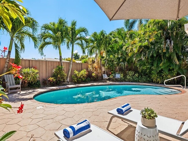 Building Photo - 1900 NE 19th St