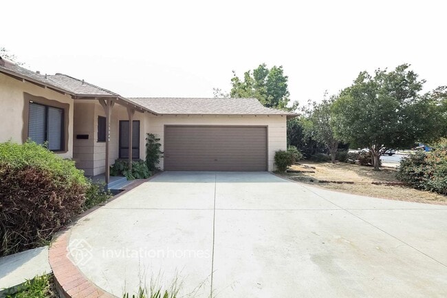 Building Photo - 15040 Valerio St