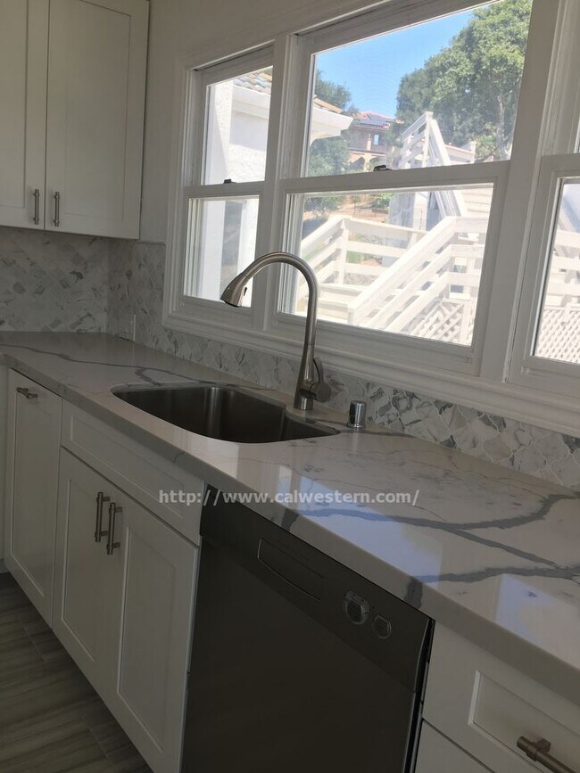 Building Photo - 4055 Soelro Ct