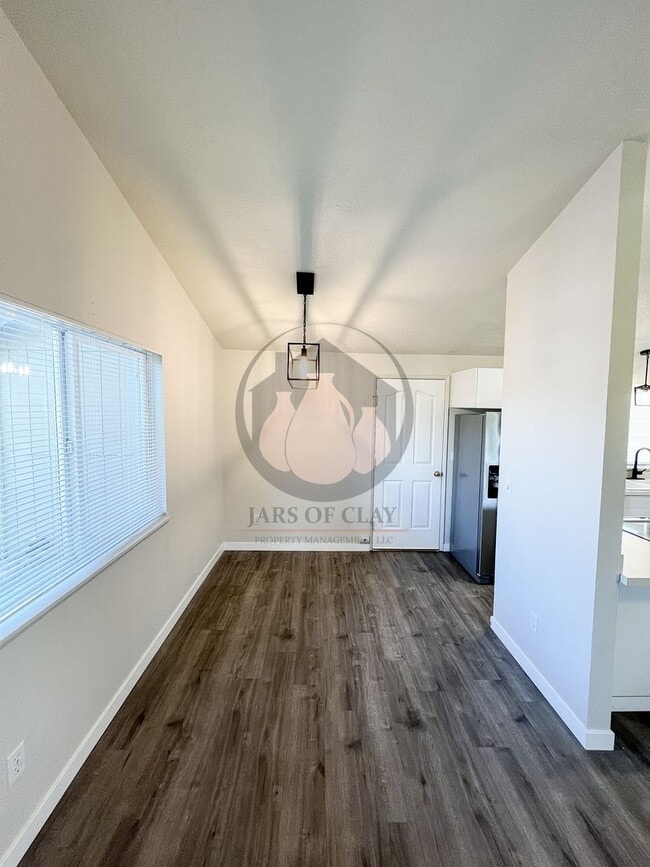 Foto del edificio - Updated Single Level Home