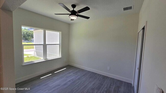Foto del edificio - 749 Lavender St SE