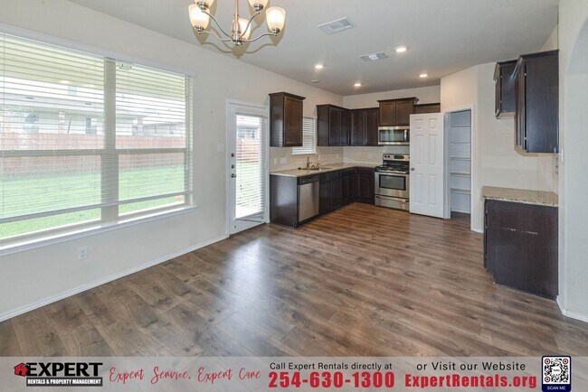Foto del edificio - 5805 Stonehaven Dr