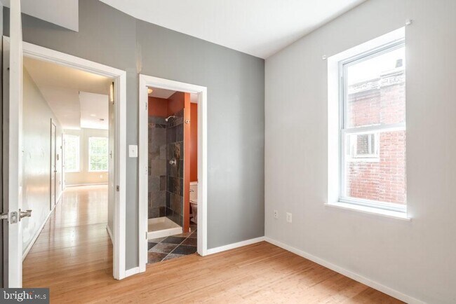 Foto del edificio - 5035 Walton Ave