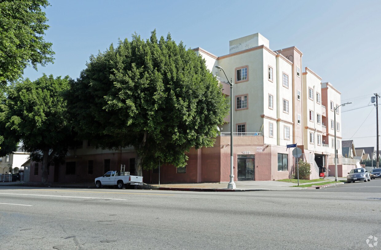 Foto principal - 4920 S Broadway Rd