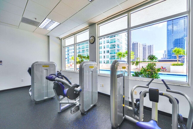 Foto del edificio - 1 SE 12th St