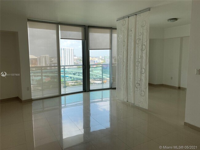 Foto del edificio - 350 S Miami Ave
