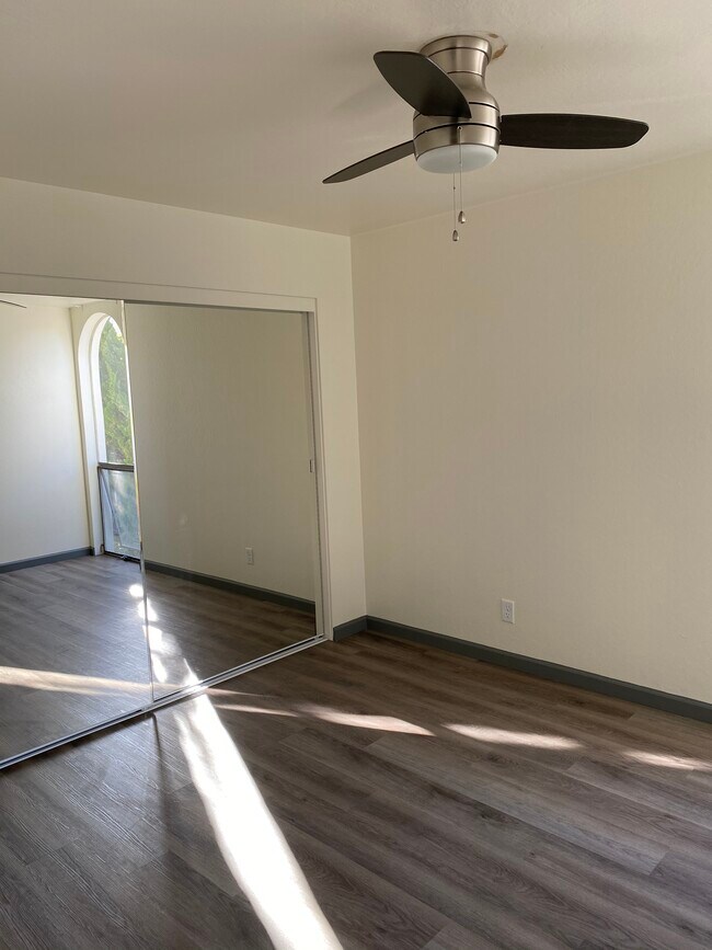 Foto del edificio - 1120 McClellan Ave