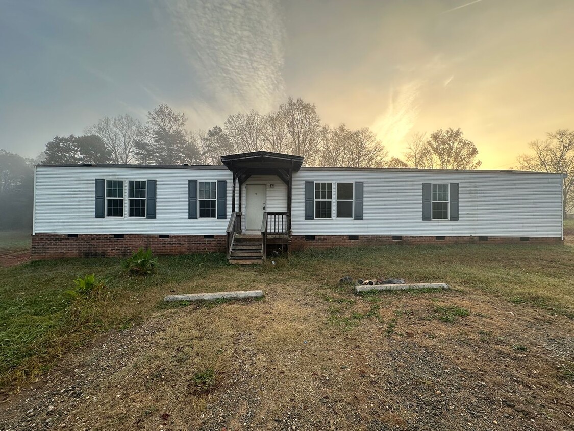 Primary Photo - Newly Renovated Home in Advance!