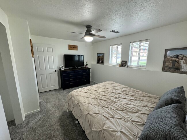 Building Photo - 5939 S 2550 W