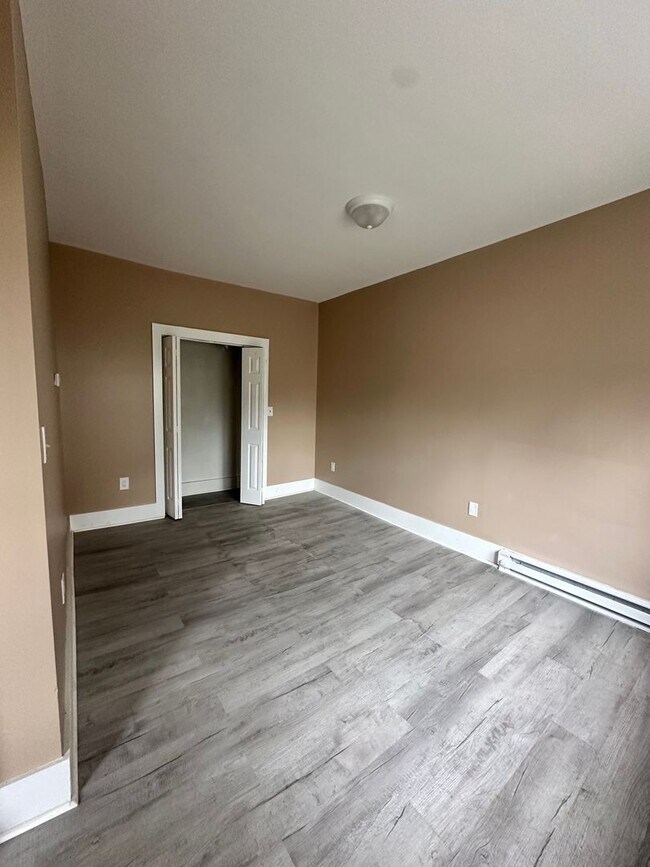 Foto del edificio - 1326-1330 N Washington Street