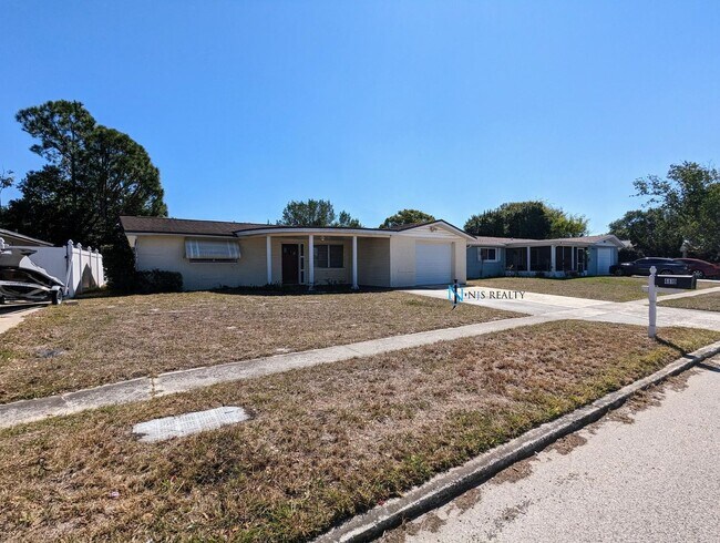 Foto del edificio - Gorgeous 2/1/1 1100 Sq. Ft. with HUGE kitc...