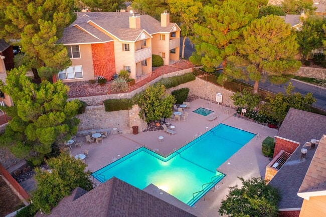 Piscina - The Pointe