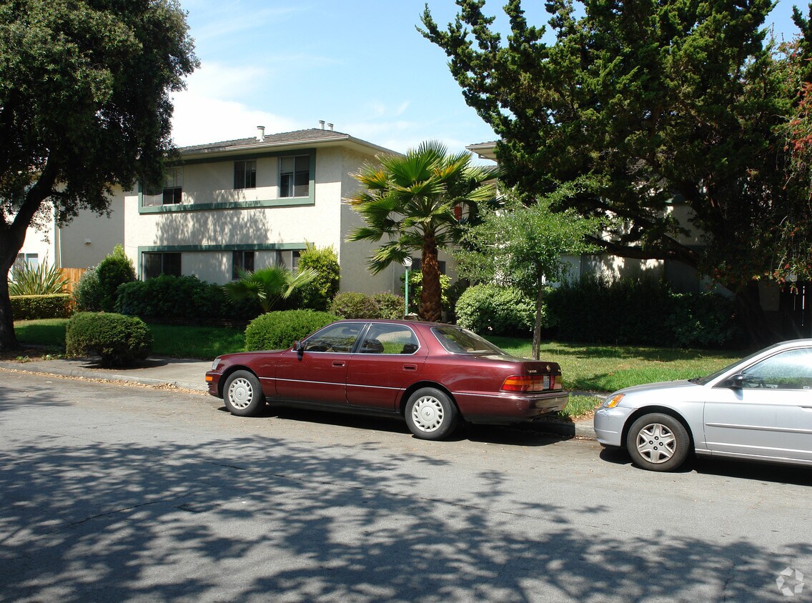 Foto del edificio - 675 Grand Fir Ave