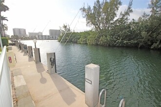 Building Photo - 2860 NE 14th St