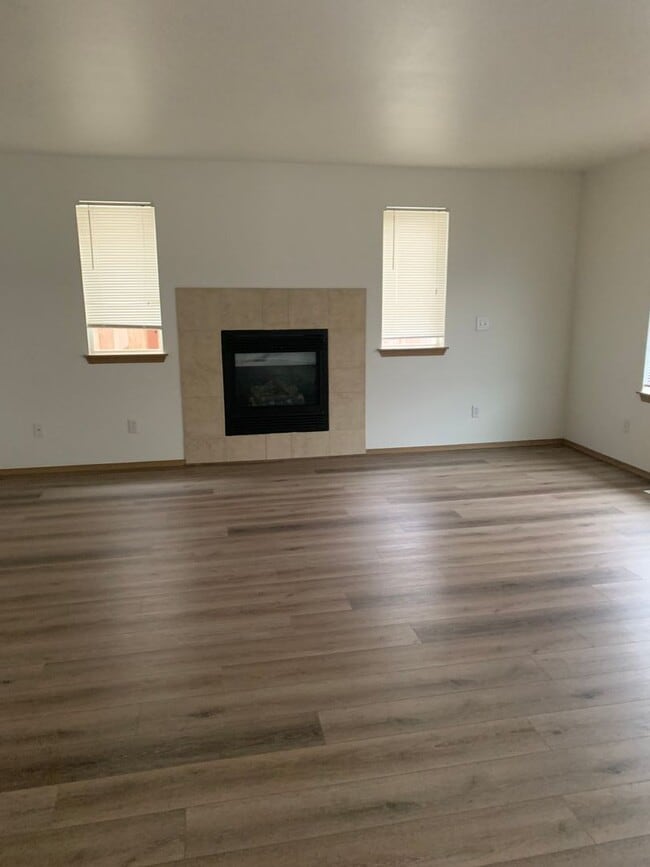 Building Photo - Graham 3 bedroom