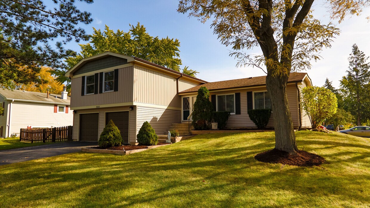 3885 Pondview Dr, Hanover Park, IL 60133 House Rental in Hanover Park