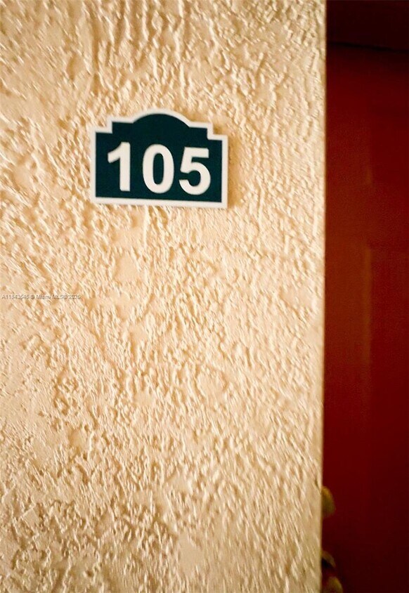 Foto del edificio - 2451 Centergate Dr