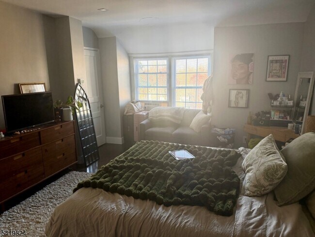 Building Photo - 10 Beech Spring Dr