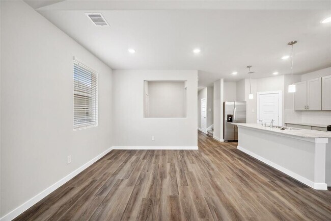 Building Photo - 18033 Martin Pines Dr