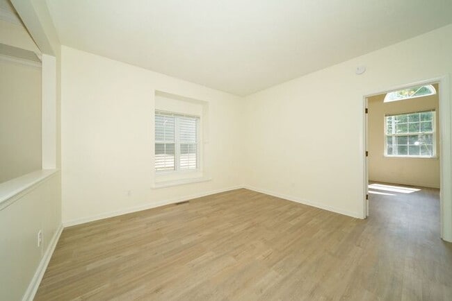 Building Photo - 4 Bedroom in Carmel