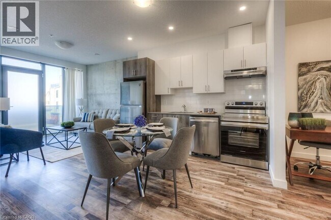 Photo du bâtiment - 1434 Highland Rd W