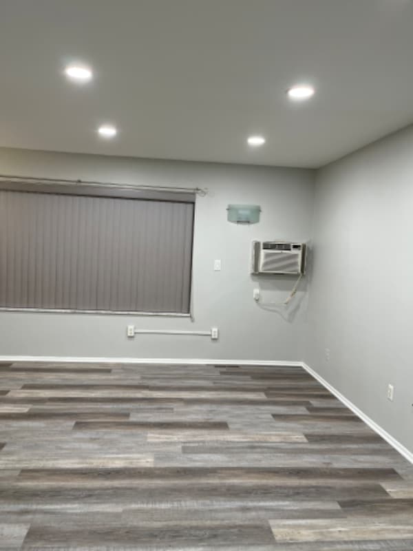Building Photo - 4830 Briarwood Ave