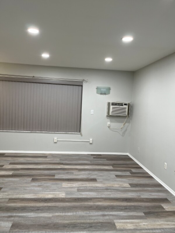 Foto del edificio - 4830 Briarwood Ave