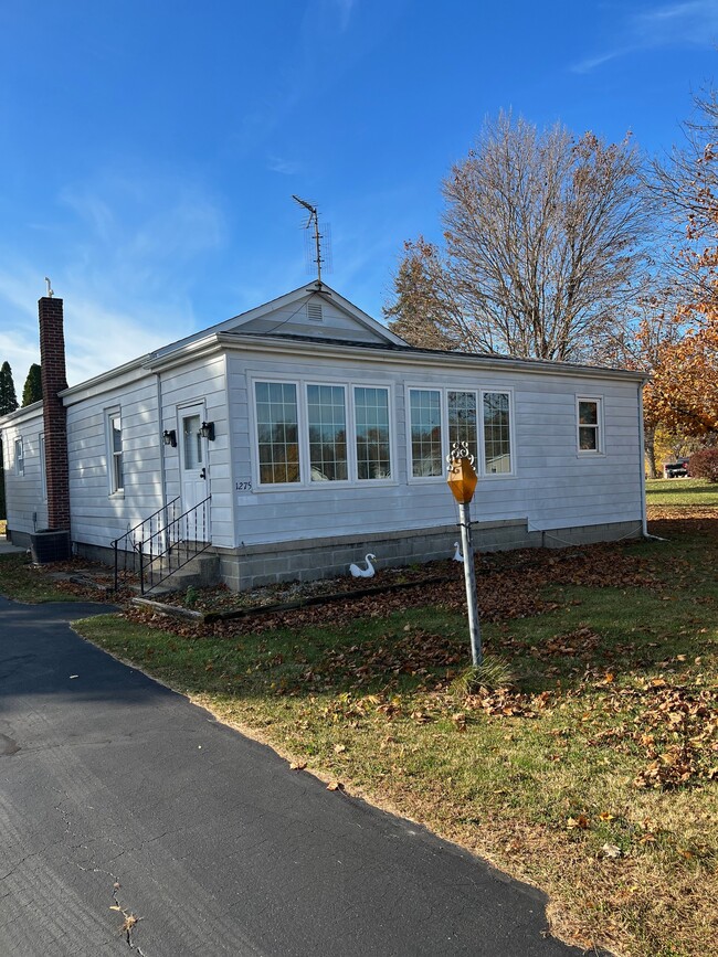 Country Home - 1275 Waterworks Rd