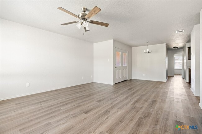 Building Photo - 103 Lost Trl