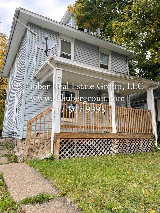 Photo - 711 Baker St-