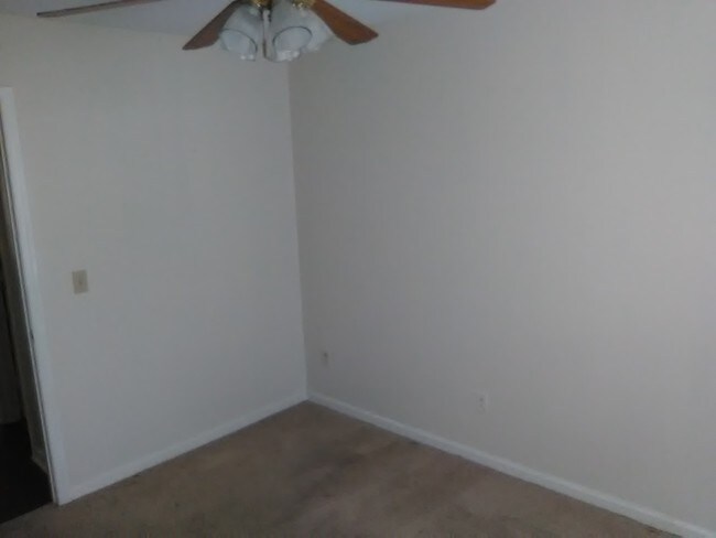 Foto del edificio - 357 W Oak Ave