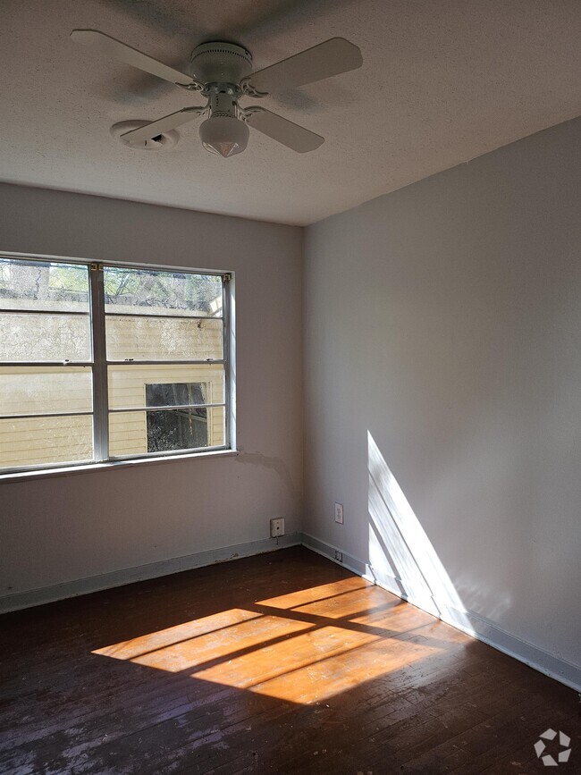 Building Photo - 1607 Maria Dr