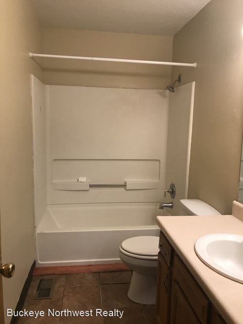Foto del edificio - 4 br, 1.5 bath House - 401 Sherman St.