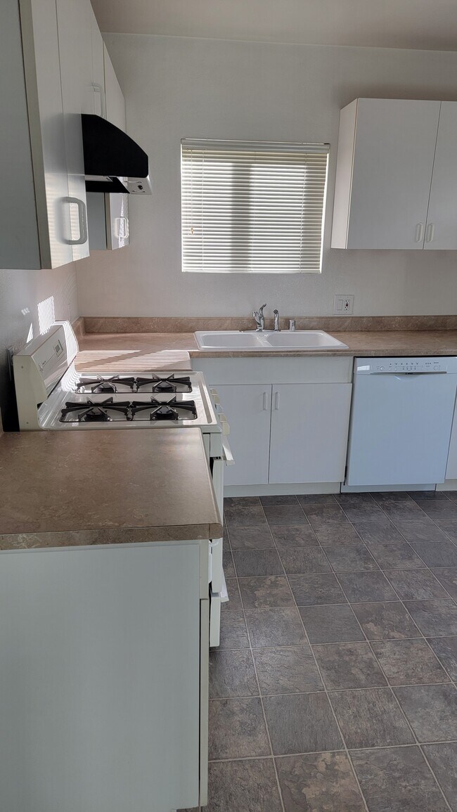 Foto del edificio - 2204 Aviation Way