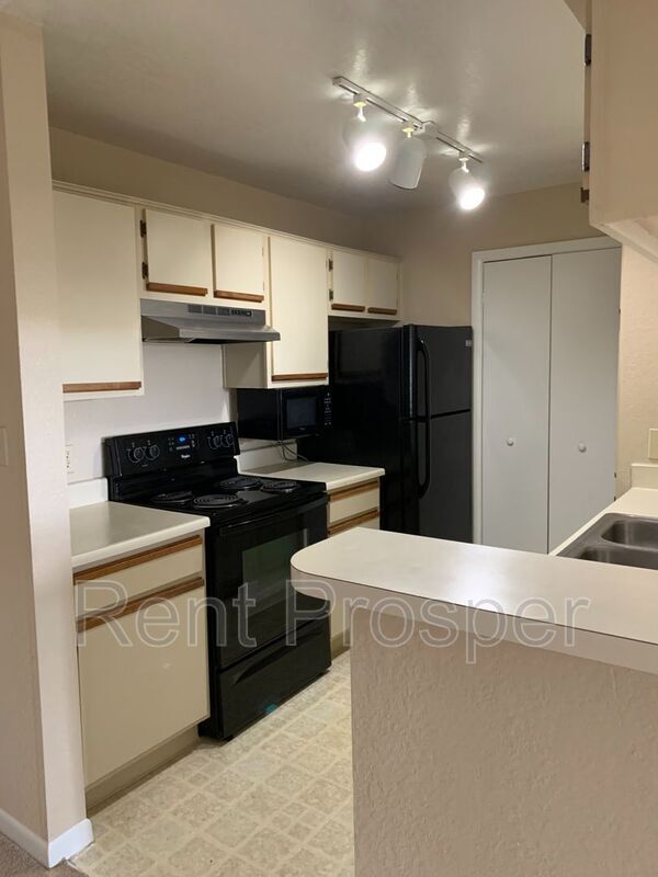 Building Photo - 5501 Rosebriar Way