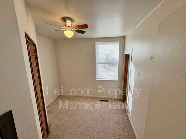 Foto del edificio - AVAILABLE AUGUST 1st   - 2 Bed 1 Bath Located In Superior WI w/ Bonus Space