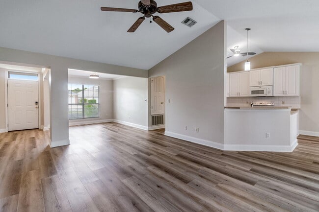 Building Photo - 4030 Broken Arrow Ct
