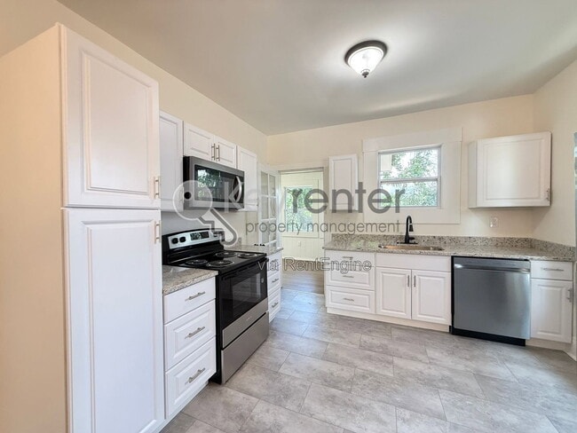 Photo - 1314 Dallas Road House