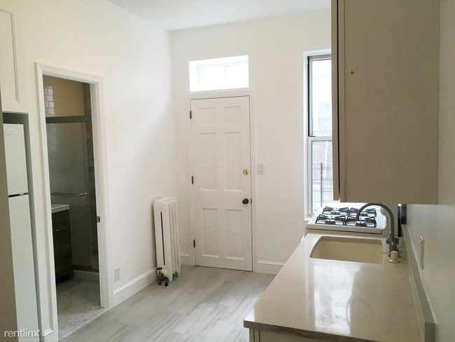 Building Photo - 2 br, 1 bath  - 365 Stockholm St Duplex !