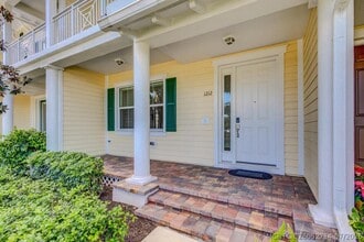 Building Photo - 1212 S Community Dr