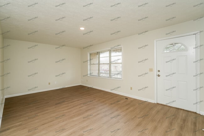 Building Photo - 645 Sunset Dr