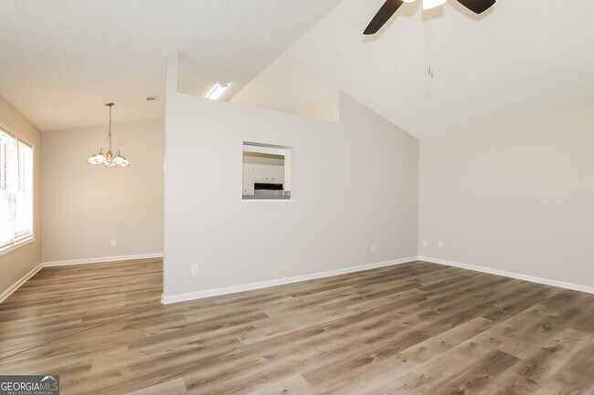 Building Photo - 2737 Glendale Dr