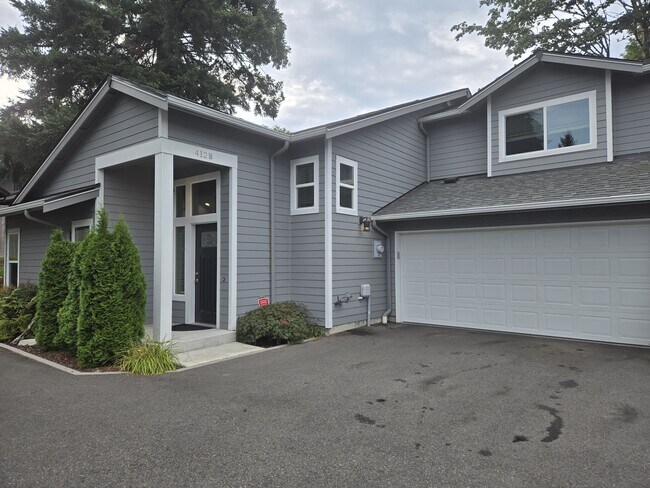 Building Photo - 418 N 4th Ave SW