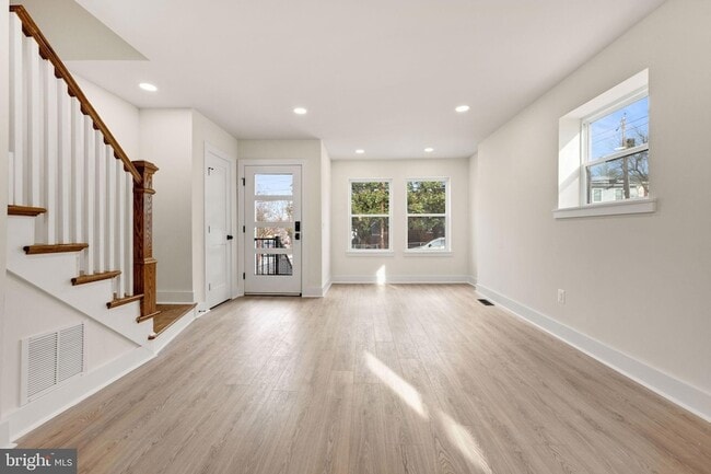 Foto del edificio - 113 Clifford Ave