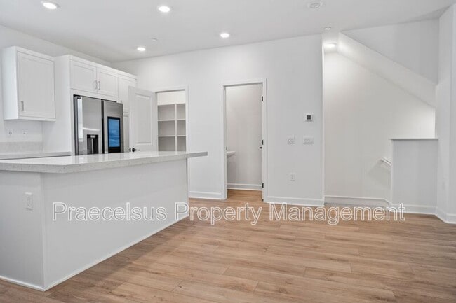 Building Photo - 824 Makani St