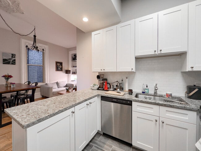 Foto del edificio - 2136 N Clifton Ave