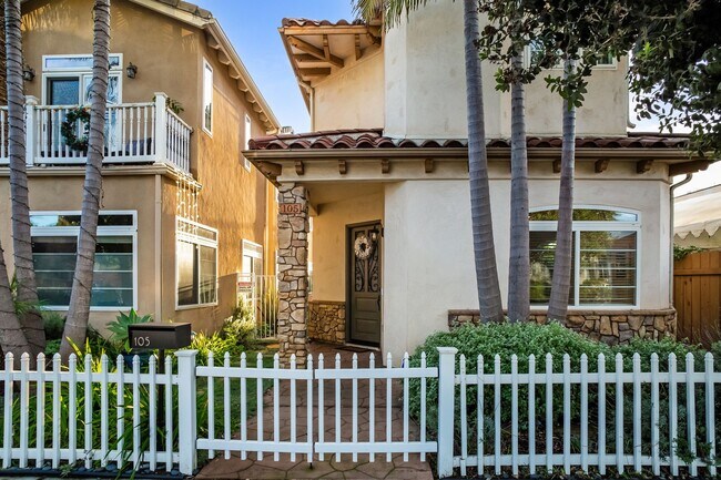 Foto del edificio - Oceanside Gem with ocean view and a 5-Minute Walk to the Beach/Pier