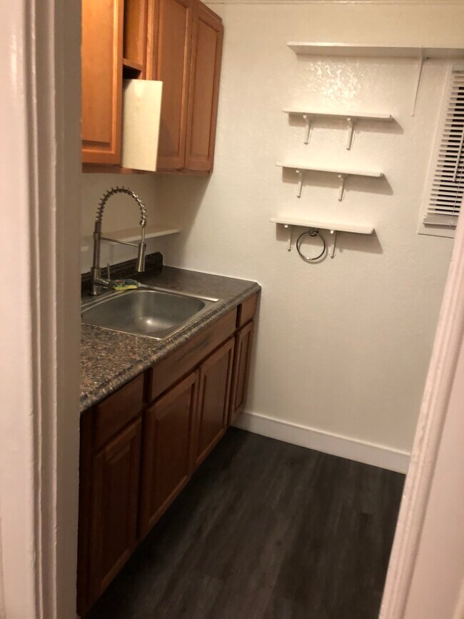 Foto del edificio - 316 W 4th St