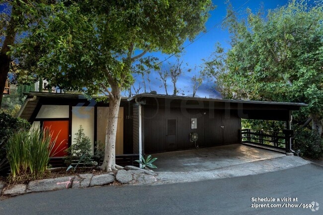 Building Photo - 7912 Willow Glen Rd